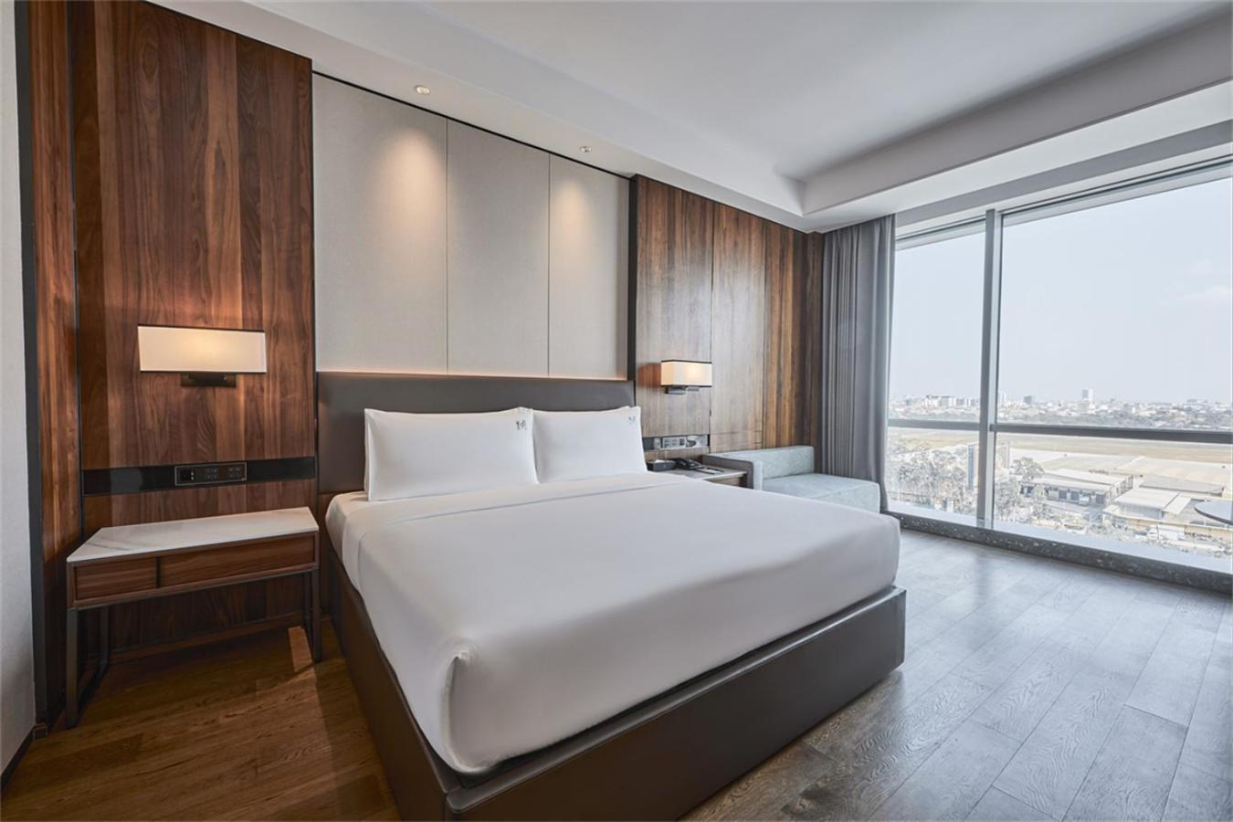 Vm Hotel Phnom Penh Eksteriør bilde
