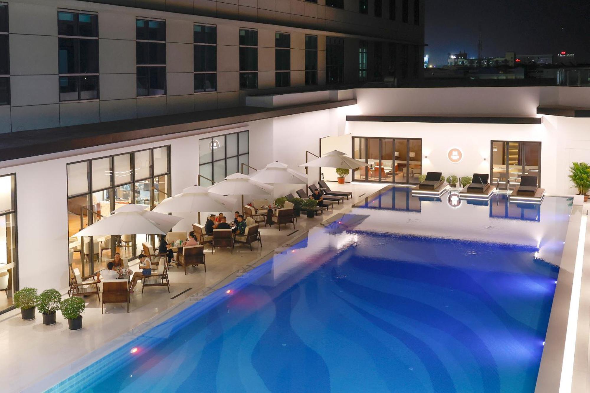 Vm Hotel Phnom Penh Eksteriør bilde