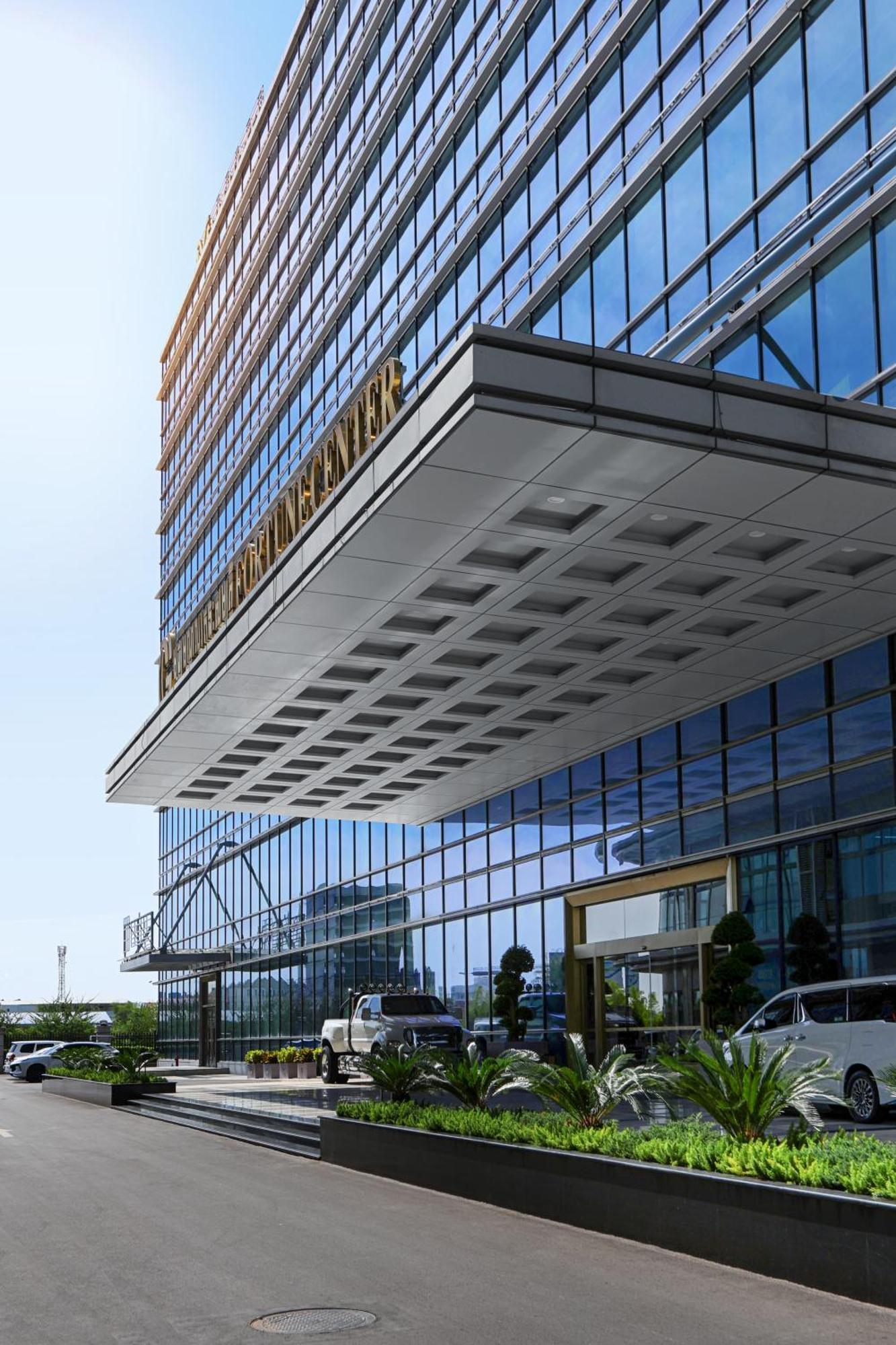 Vm Hotel Phnom Penh Eksteriør bilde
